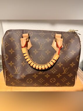 Louis Vuitton Monogram Canvas Speedy Bandouliere 25- Authentic